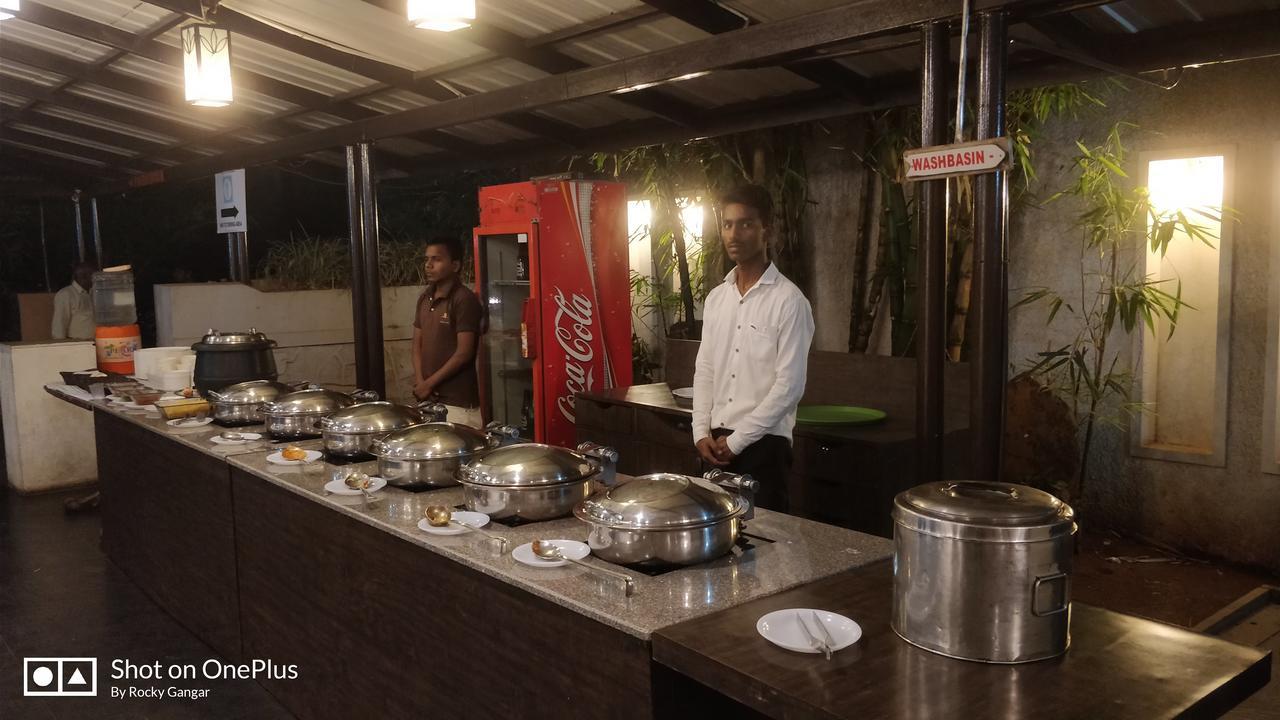 Hotel Ashwin Igatpuri, Pure Veg & Jain Food Екстериор снимка